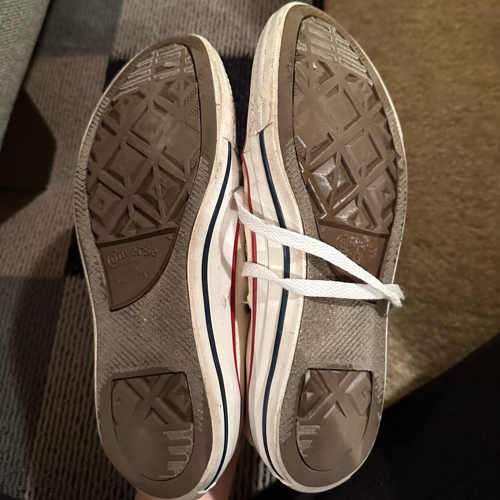 Converse - Picture 2 of 3